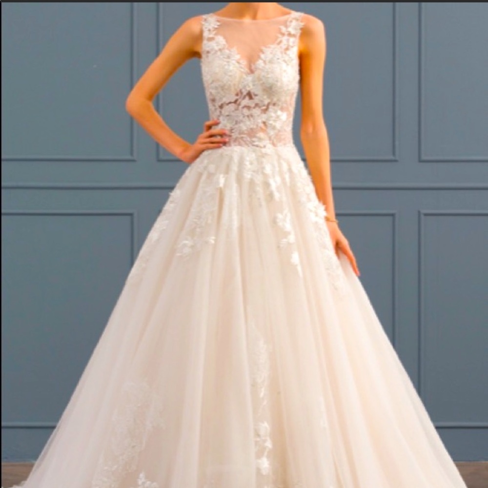 Beautiful Wedding dress!!